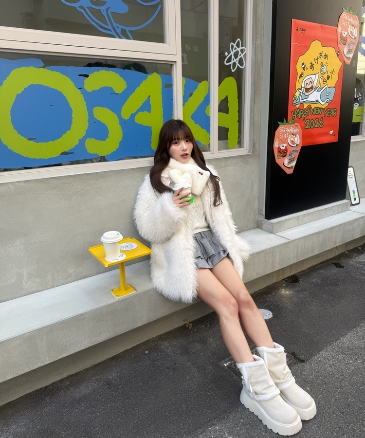 Vネックケーブル編みニット IVORY