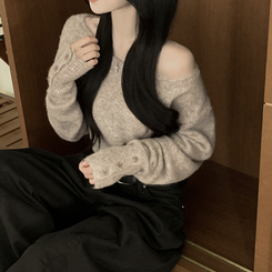 뽀송따뜻 연말룩 보트넥 원 오프숄더 소매 버튼 아방핏 크롭 워머니트 연밤