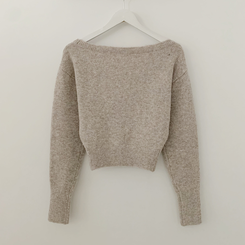 뽀송따뜻 연말룩 보트넥 원 오프숄더 소매 버튼 아방핏 크롭 워머니트