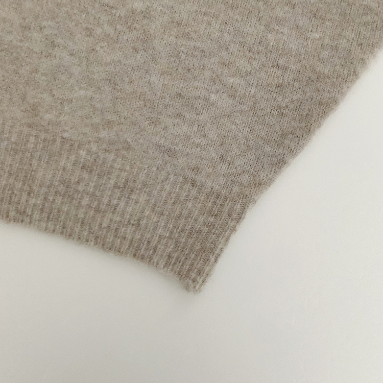 뽀송따뜻 연말룩 보트넥 원 오프숄더 소매 버튼 아방핏 크롭 워머니트