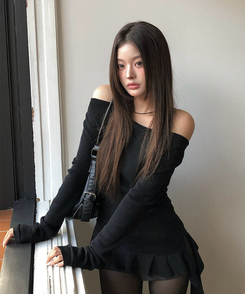 オフショルダーアンバランスシャーリングフリルニット BLACK