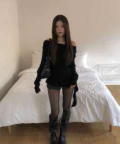 オフショルダーアンバランスシャーリングフリルニット BLACK