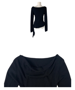 オフショルダーアンバランスシャーリングフリルニット