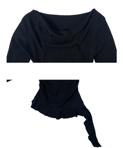 オフショルダーアンバランスシャーリングフリルニット