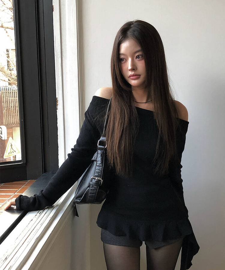 オフショルダーアンバランスシャーリングフリルニット BLACK