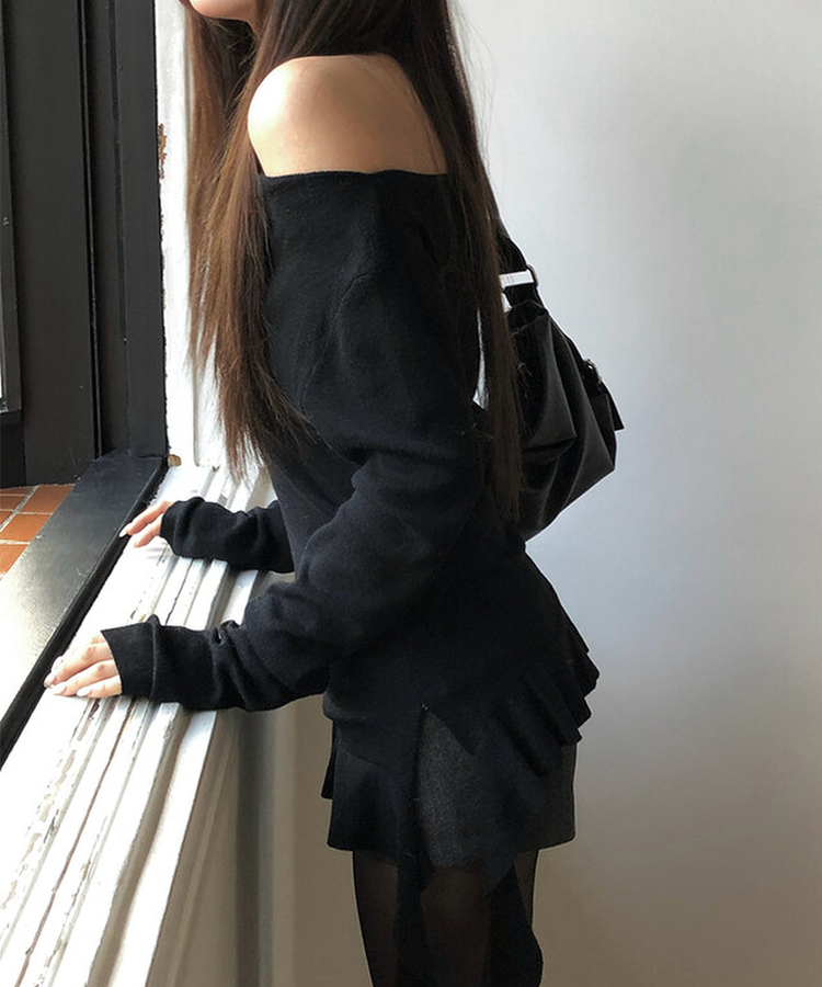 オフショルダーアンバランスシャーリングフリルニット BLACK