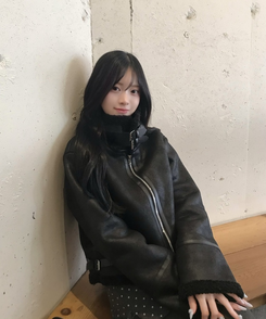 하이넥 버클 양털 무스탕 블랙