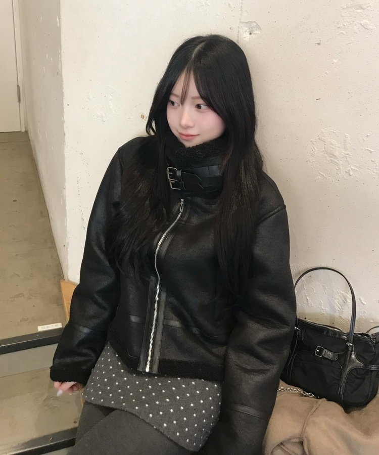 하이넥 버클 양털 무스탕 블랙