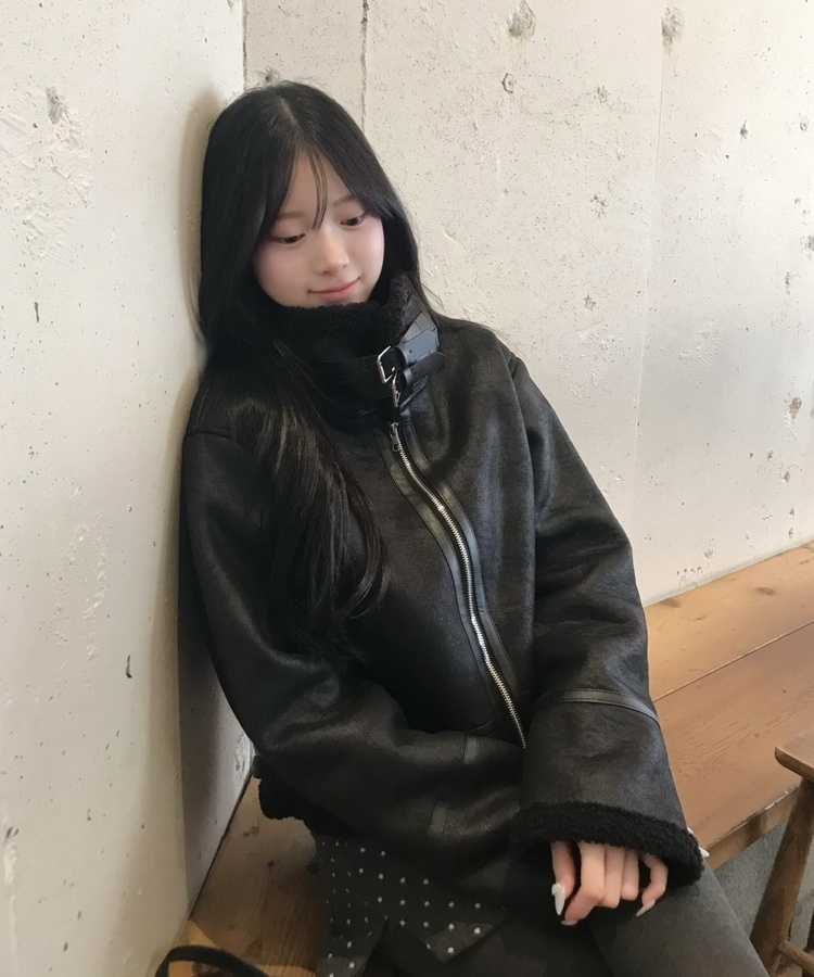 하이넥 버클 양털 무스탕 블랙