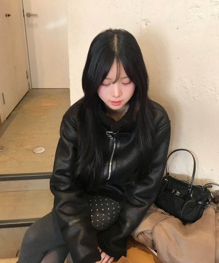 하이넥 버클 양털 무스탕 블랙