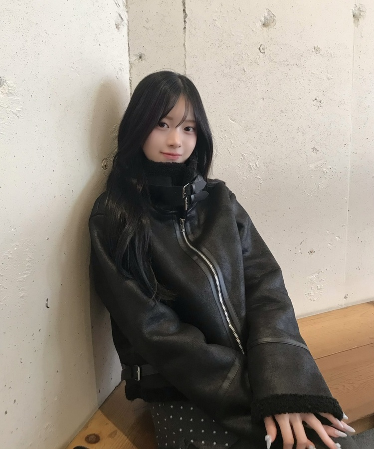 하이넥 버클 양털 무스탕 블랙