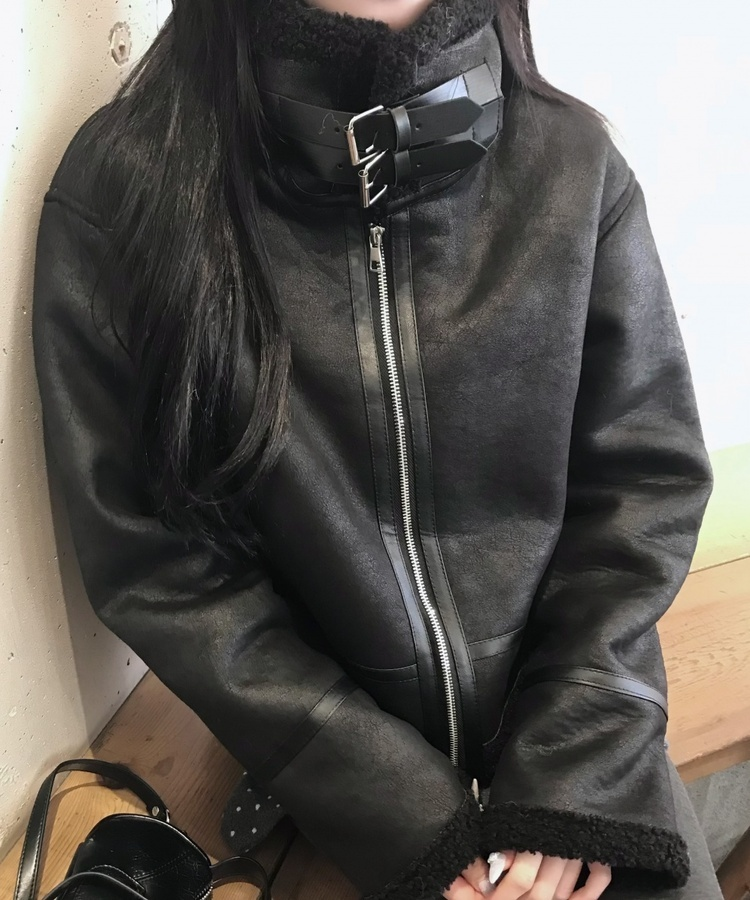 하이넥 버클 양털 무스탕 블랙