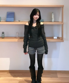 오프숄더 버튼 니트 차콜