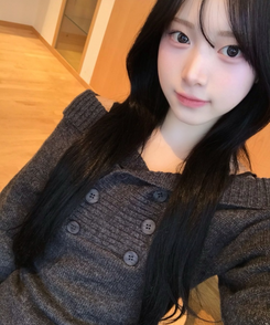 오프숄더 버튼 니트 차콜