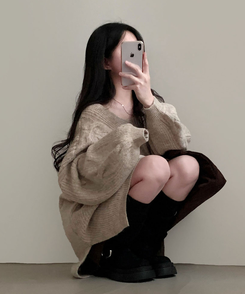 보호본능 자극핏여리함 플러스 꽈배기 꼬임 브이넥 오버핏 니트 베이지