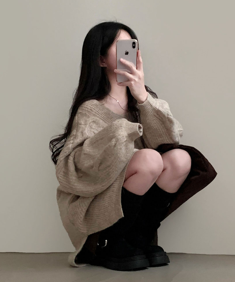 보호본능 자극핏여리함 플러스 꽈배기 꼬임 브이넥 오버핏 니트 베이지