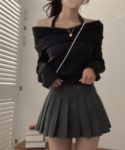 플럼 포근 기모 홀터 리본 오프숄더 티셔츠 블랙