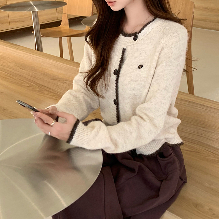 극강의 부드러움 바닐라 라운드 배색 루즈핏 버튼 긴팔 팬던트 겨울 와펜 여리핏 니트 가디건 베이지