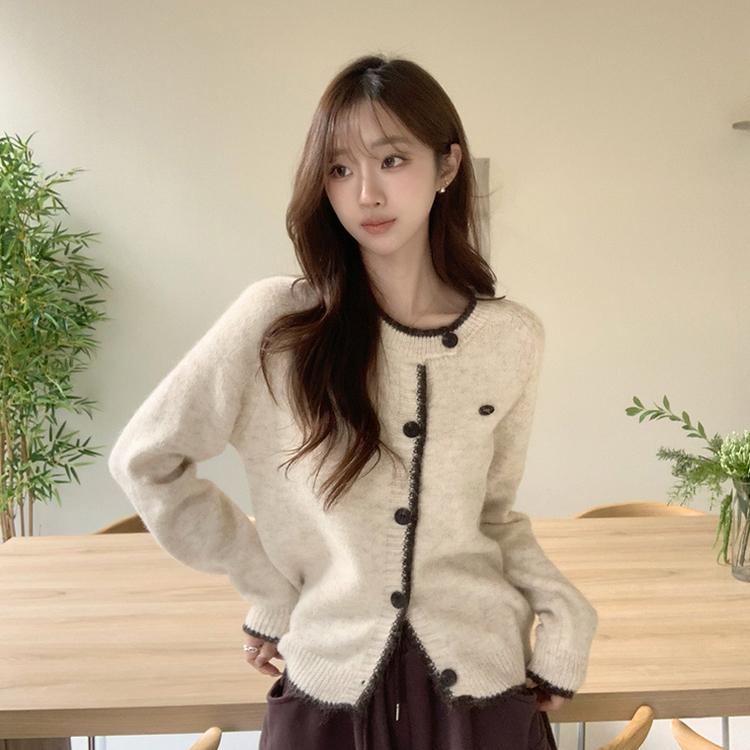 극강의 부드러움 바닐라 라운드 배색 루즈핏 버튼 긴팔 팬던트 겨울 와펜 여리핏 니트 가디건 베이지