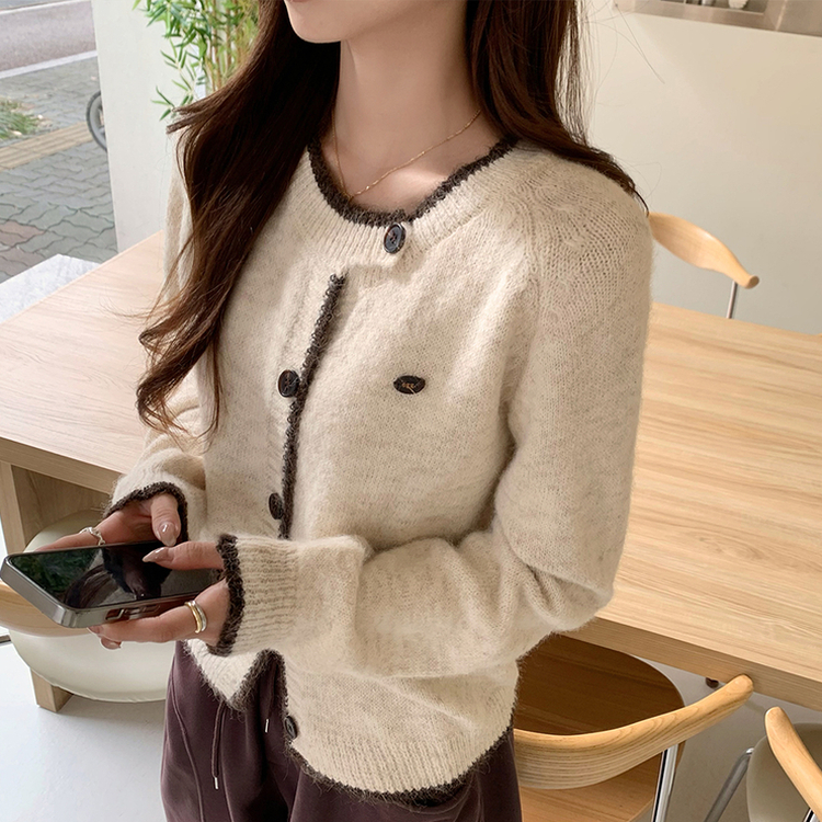 극강의 부드러움 바닐라 라운드 배색 루즈핏 버튼 긴팔 팬던트 겨울 와펜 여리핏 니트 가디건 베이지