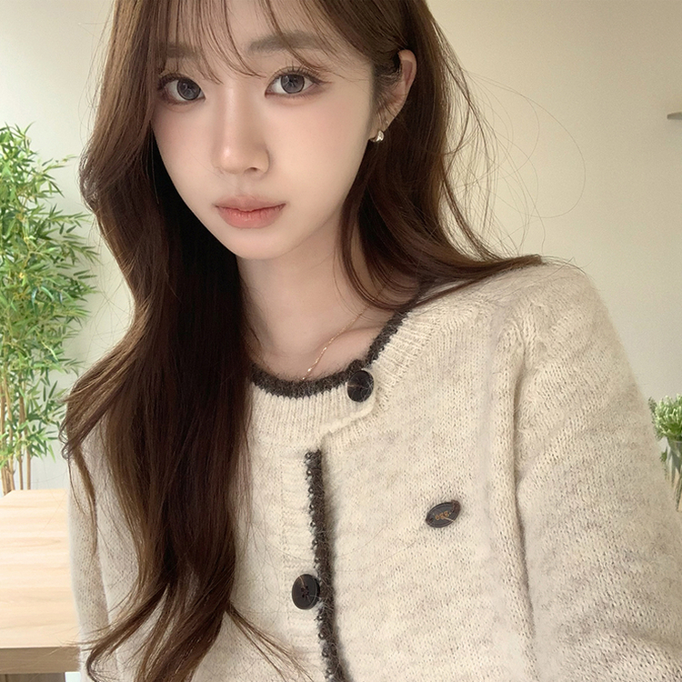 극강의 부드러움 바닐라 라운드 배색 루즈핏 버튼 긴팔 팬던트 겨울 와펜 여리핏 니트 가디건 베이지