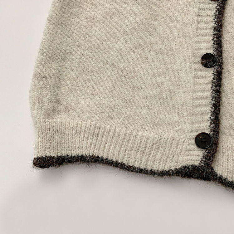 극강의 부드러움 바닐라 라운드 배색 루즈핏 버튼 긴팔 팬던트 겨울 와펜 여리핏 니트 가디건