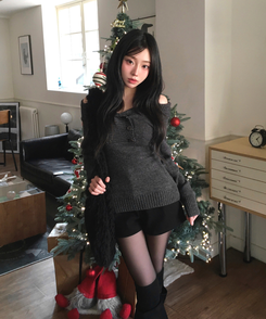 파넬 더블 버튼 오프숄더 슬림핏 긴팔 니트 그레이