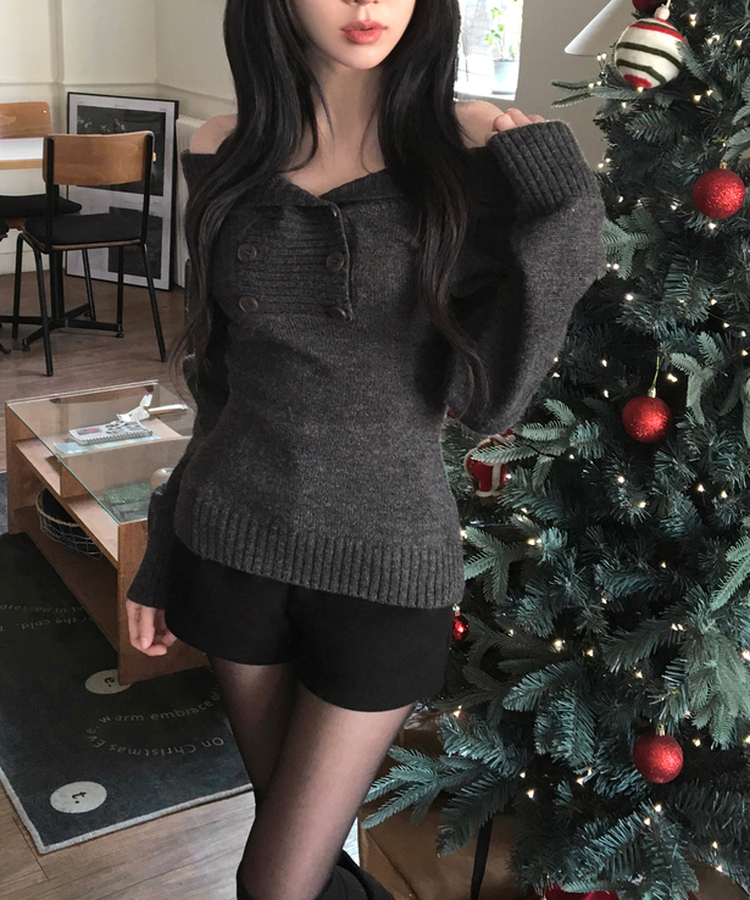 파넬 더블 버튼 오프숄더 슬림핏 긴팔 니트 그레이