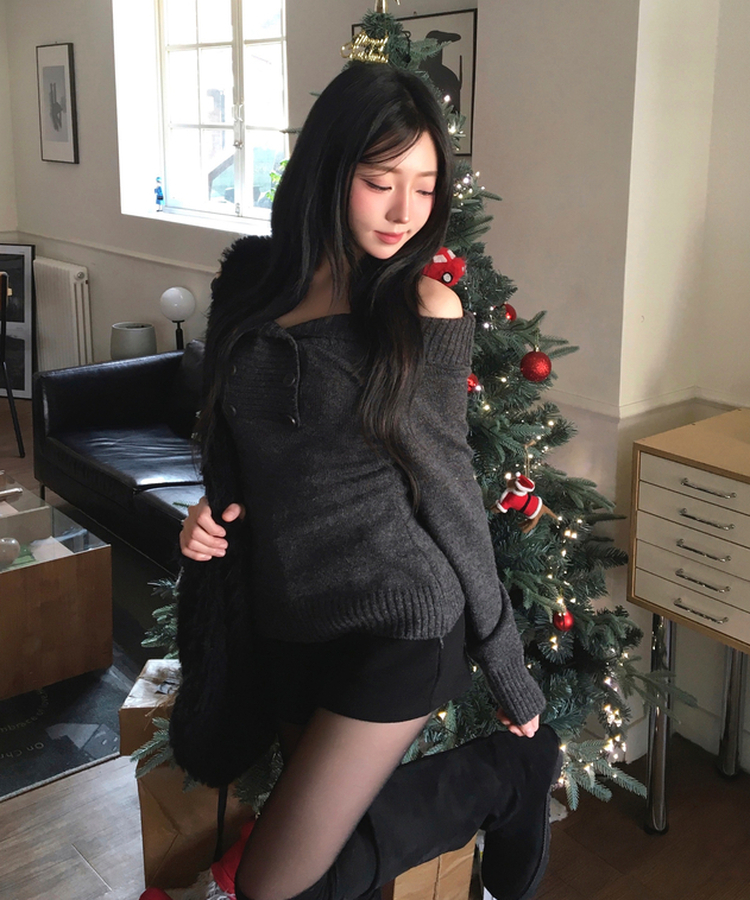 파넬 더블 버튼 오프숄더 슬림핏 긴팔 니트 그레이