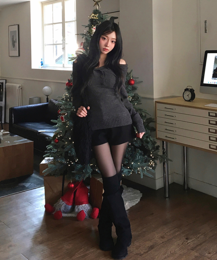 파넬 더블 버튼 오프숄더 슬림핏 긴팔 니트 그레이