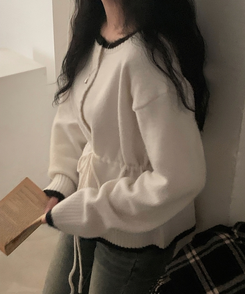 포니 배색 보트넥 허리스트링 울 니트가디건 아이보리