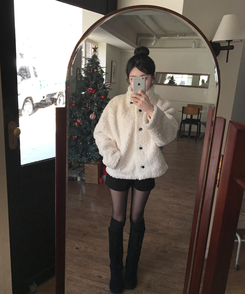 체코 양털 퍼 스웨이드 안감 무스탕 하이넥 카라 버튼 숏 코트 아이보리