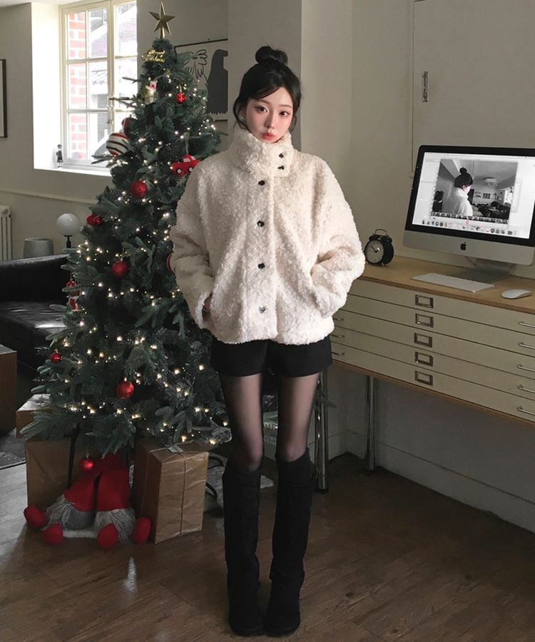 체코 양털 퍼 스웨이드 안감 무스탕 하이넥 카라 버튼 숏 코트 아이보리