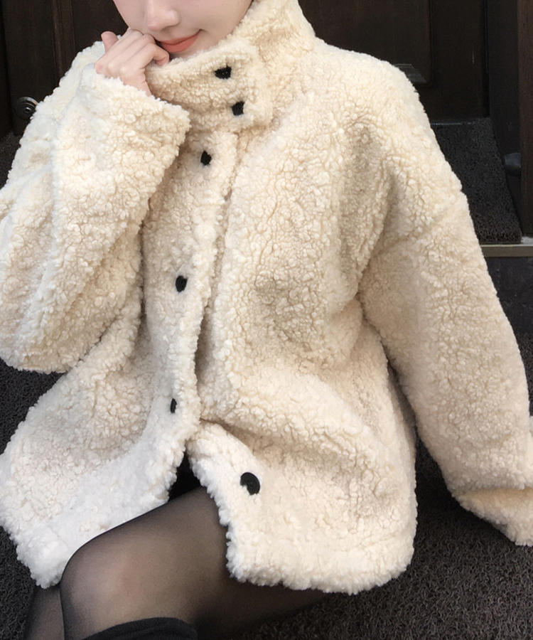 체코 양털 퍼 스웨이드 안감 무스탕 하이넥 카라 버튼 숏 코트 아이보리