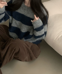 바론 모헤어 단가라 스트라이프 소프트울 펜던트 라운드 니트 블루