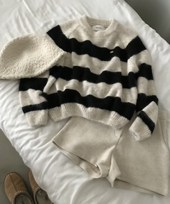 바론 모헤어 단가라 스트라이프 소프트울 펜던트 라운드 니트 아이보리