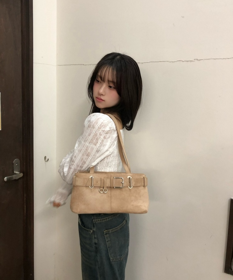 스웨이드 벨트 숄더백 베이지