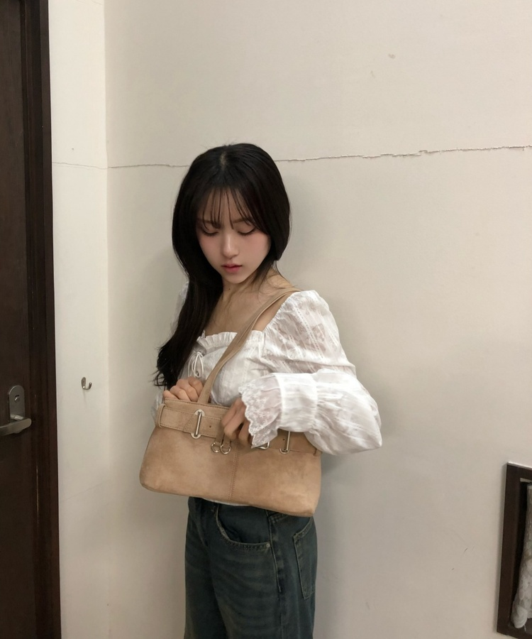 스웨이드 벨트 숄더백 베이지