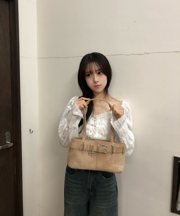 스웨이드 벨트 숄더백 베이지