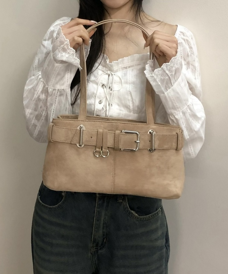 스웨이드 벨트 숄더백 베이지