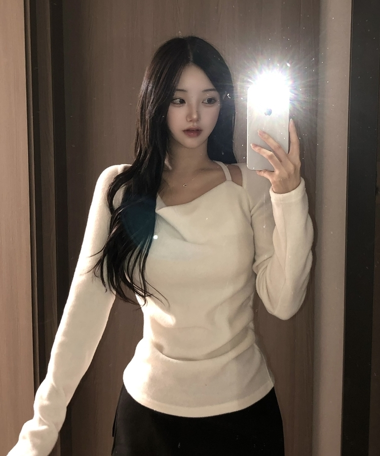 수지 홀터넥 드레이프 옆셔링 기모 니트 티셔츠