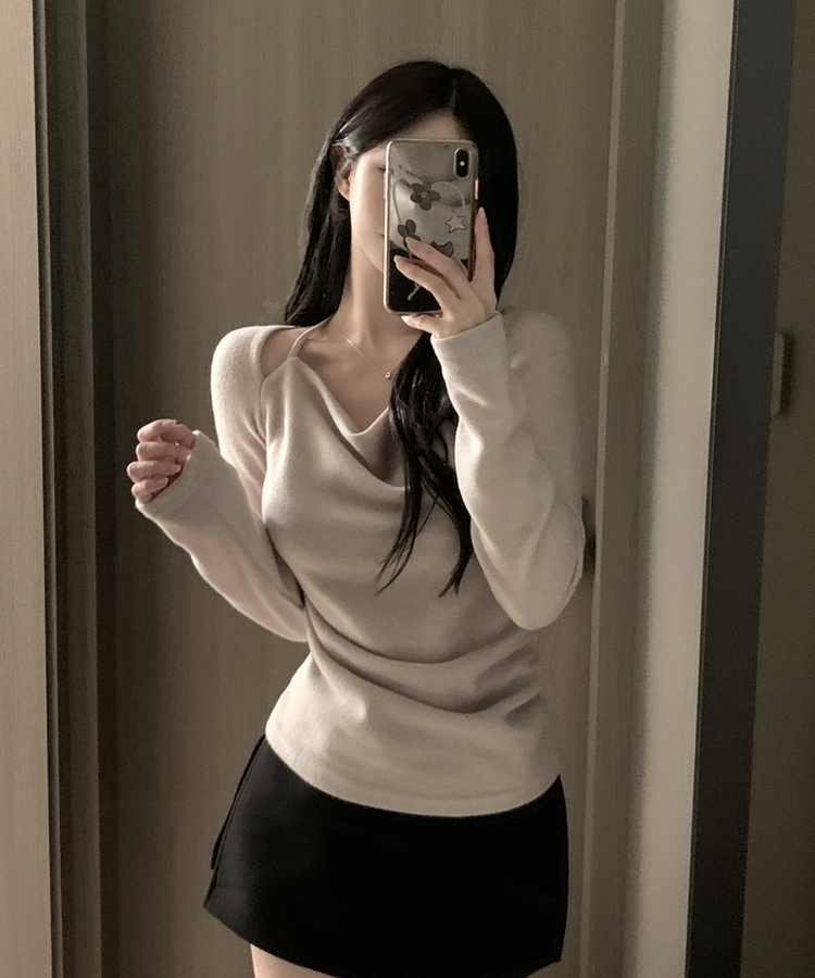 수지 홀터넥 드레이프 옆셔링 기모 니트 티셔츠