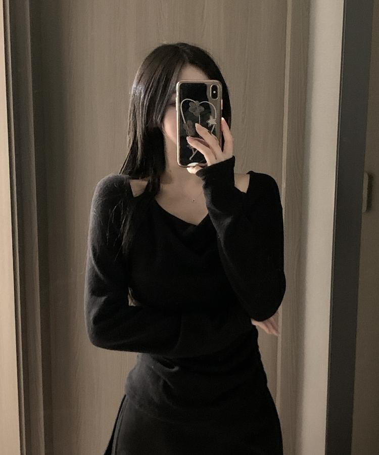 수지 홀터넥 드레이프 옆셔링 기모 니트 티셔츠