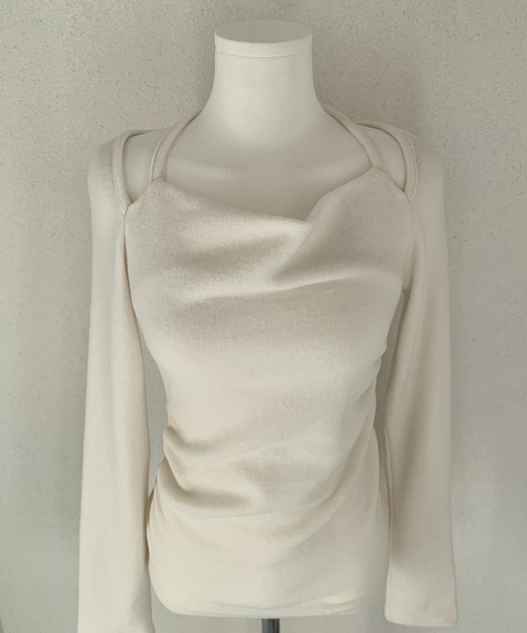 수지 홀터넥 드레이프 옆셔링 기모 니트 티셔츠