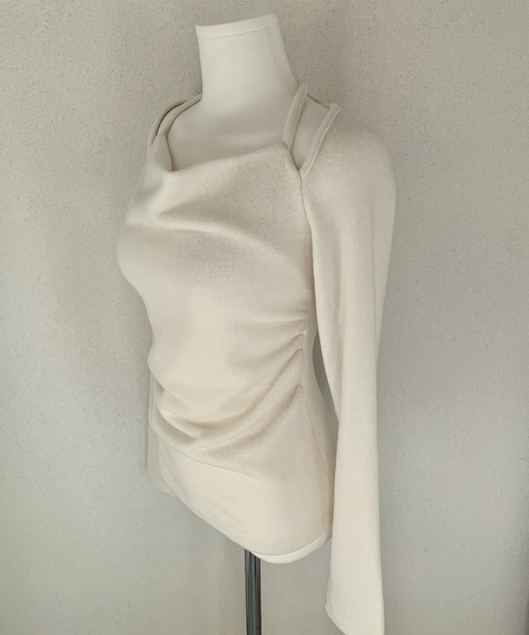 수지 홀터넥 드레이프 옆셔링 기모 니트 티셔츠