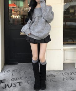 모니카 다이아 펀칭 오프숄더 오버핏 아방 도톰 긴팔 니트 그레이
