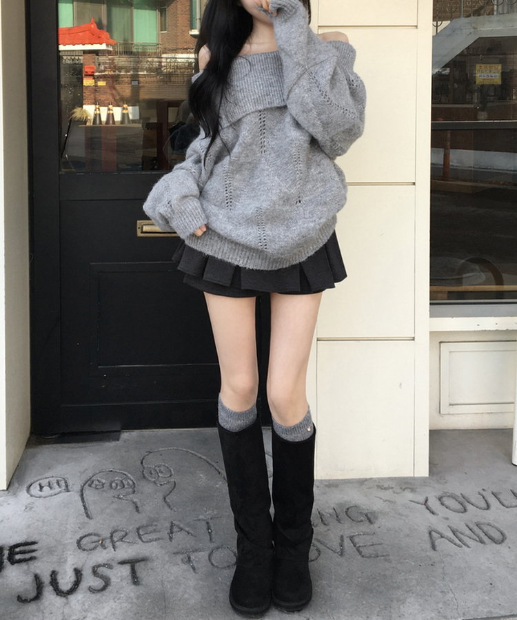 모니카 다이아 펀칭 오프숄더 오버핏 아방 도톰 긴팔 니트 그레이