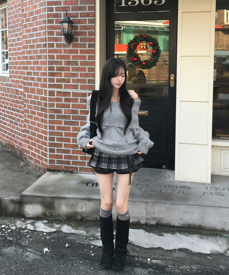 모니카 다이아 펀칭 오프숄더 오버핏 아방 도톰 긴팔 니트 그레이
