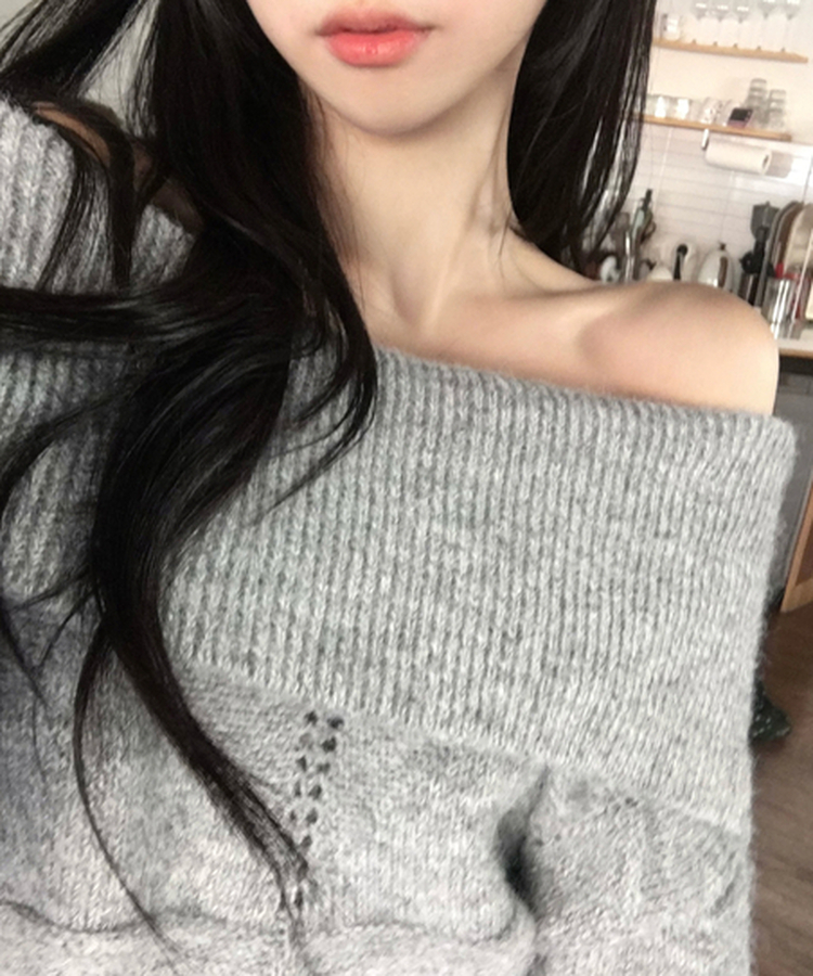 모니카 다이아 펀칭 오프숄더 오버핏 아방 도톰 긴팔 니트 그레이