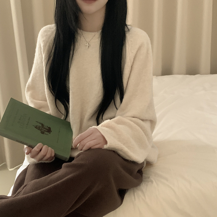 도톰폭닥 라운드넥 울 오버핏 겨울 소라색 니트 연말룩 여름쿨톤 소라니트 아이보리